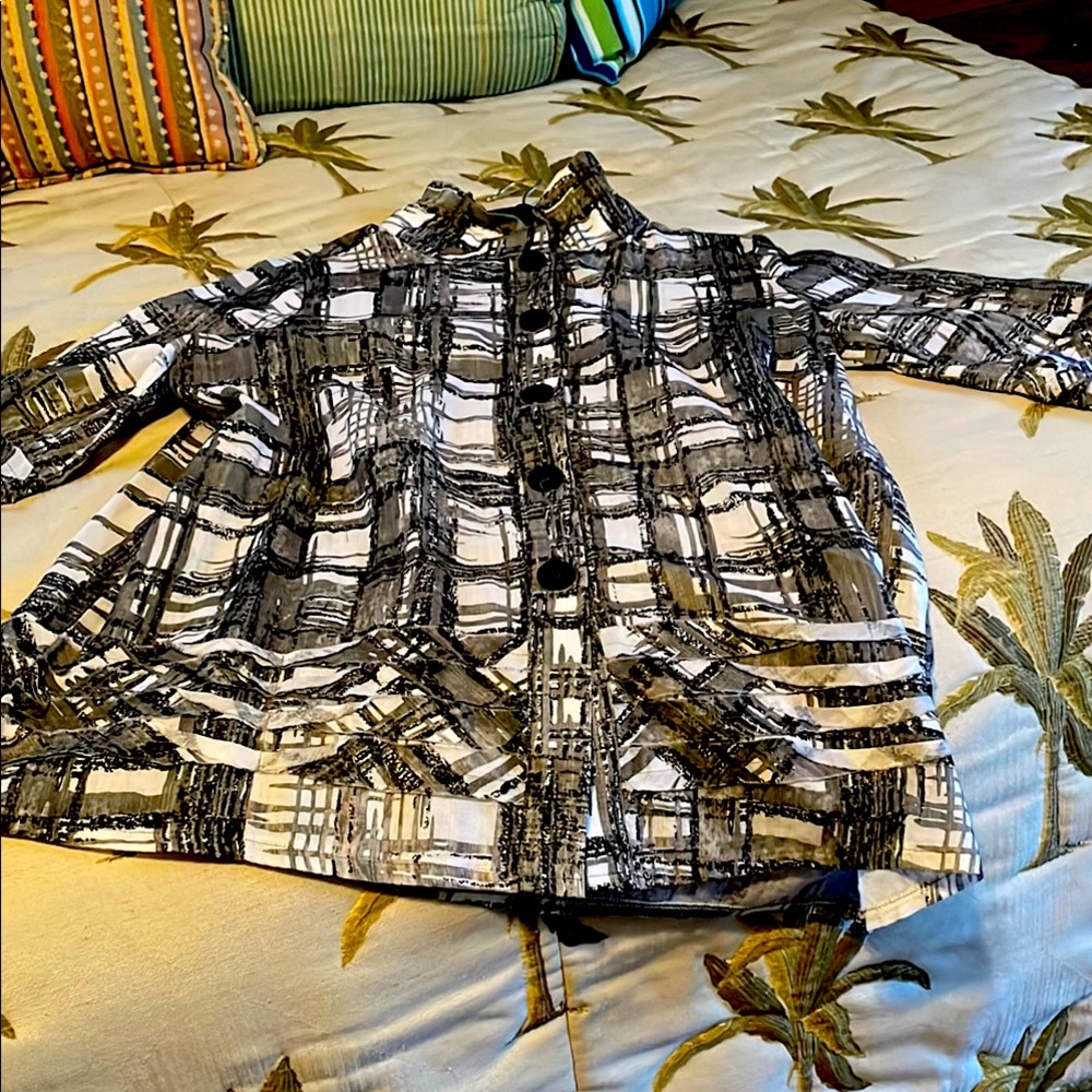 Terra-SJ Apparel Shirt Size M Gray and White 3/4 sleeve